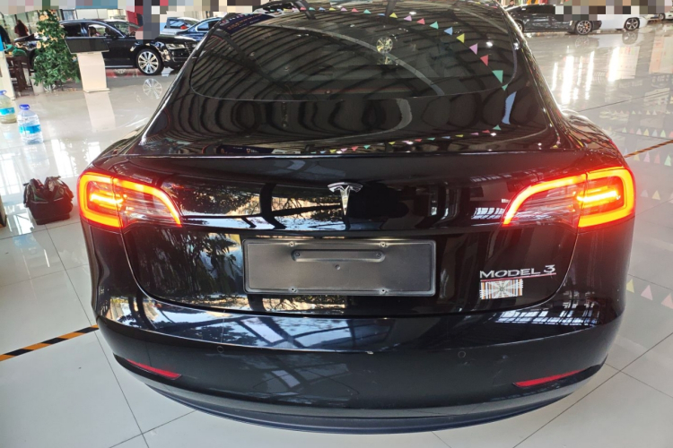 特斯拉 Model 3 2021款 Performance高性能全轮驱动版车身外观6