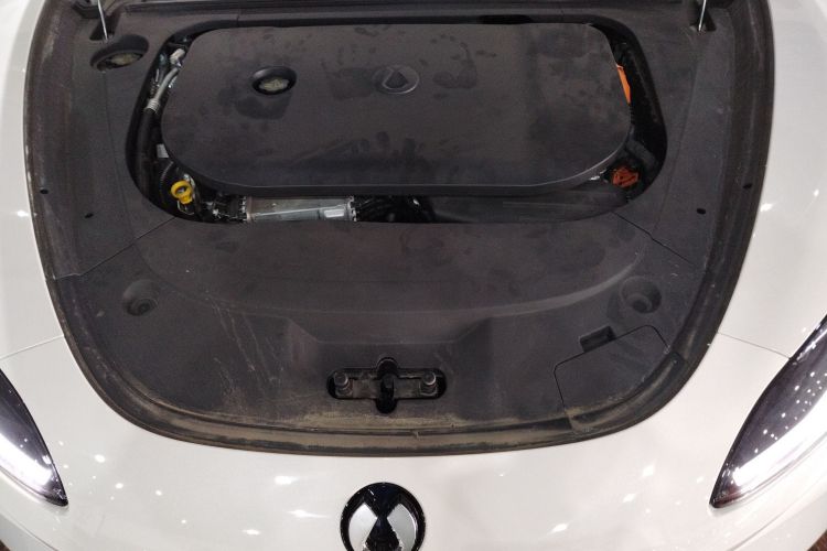 腾势Z9GT 2024款 1100四驱Pro版机舱底盘24