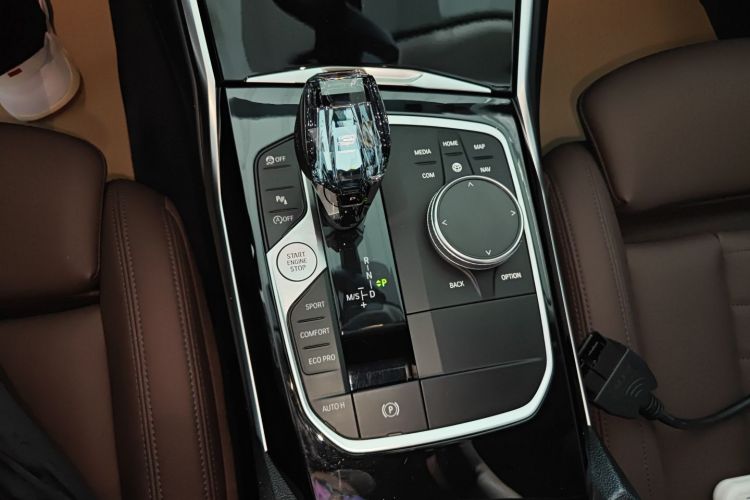 宝马3系 2022款 320Li M运动套装中控内饰18