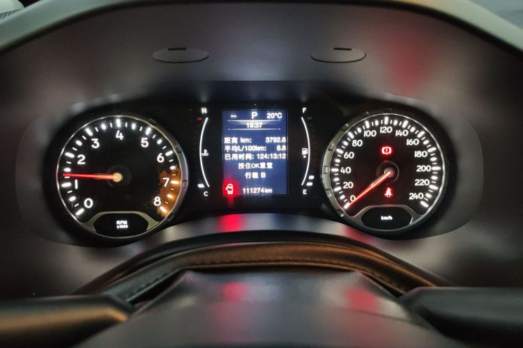 Jeep 自由侠 2017款 180T 自动高能版中控内饰14