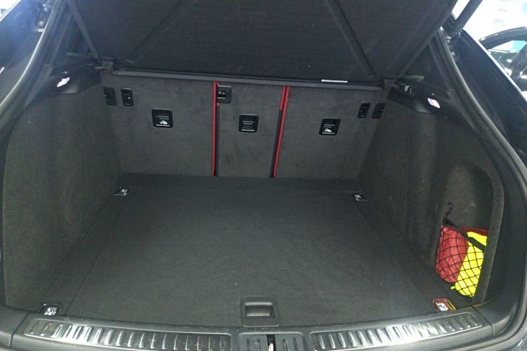 保时捷 2022款 Macan 2.0T机舱底盘23