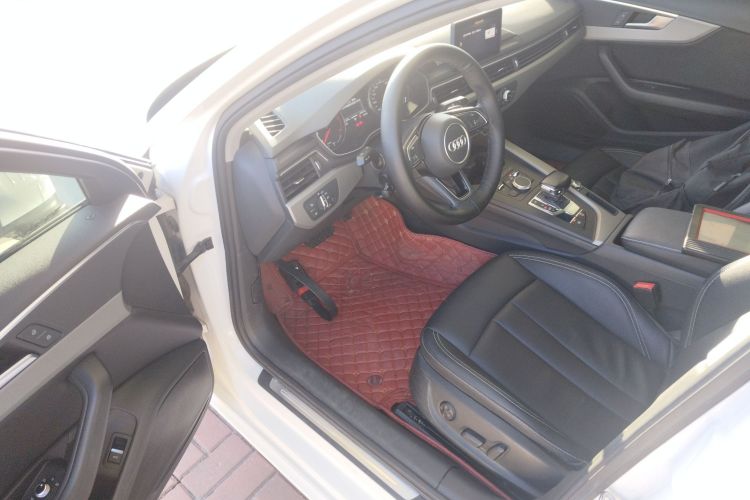 奥迪A4L 2018款 30周年年型 40 TFSI 进取型中控内饰7003