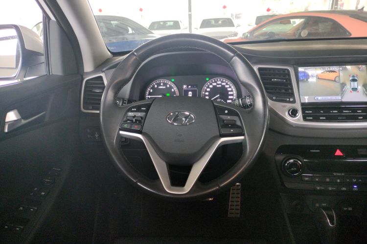 现代 途胜 2015款 1.6T 双离合四驱尊贵型局部细节13