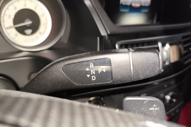 奔驰E级 2015款 改款 E 180 L 运动型局部细节18