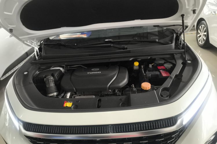 宝骏RM-5 2019款 1.5T CVT 24小时在线豪华型 7座机舱底盘24