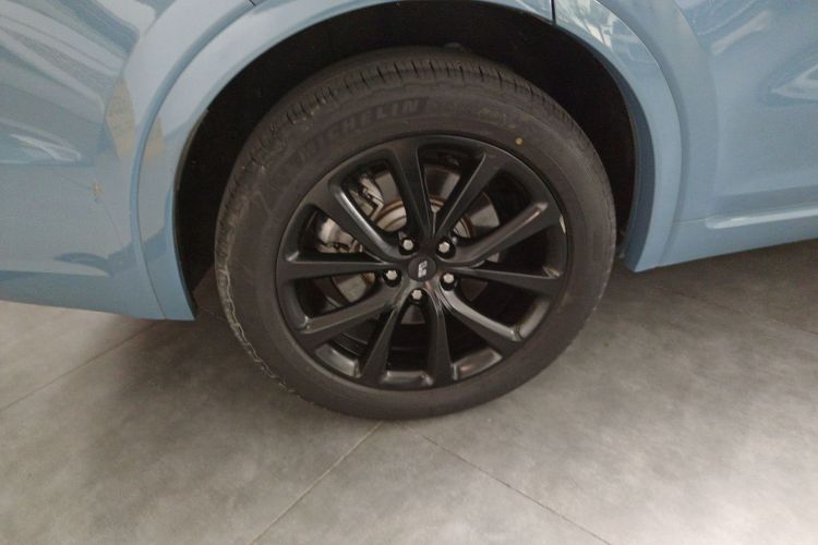 理想汽车 理想ONE 2021款 增程6座版车身外观6008