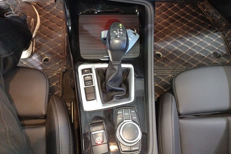 宝马1系 2019款 118i M运动套装中控内饰18