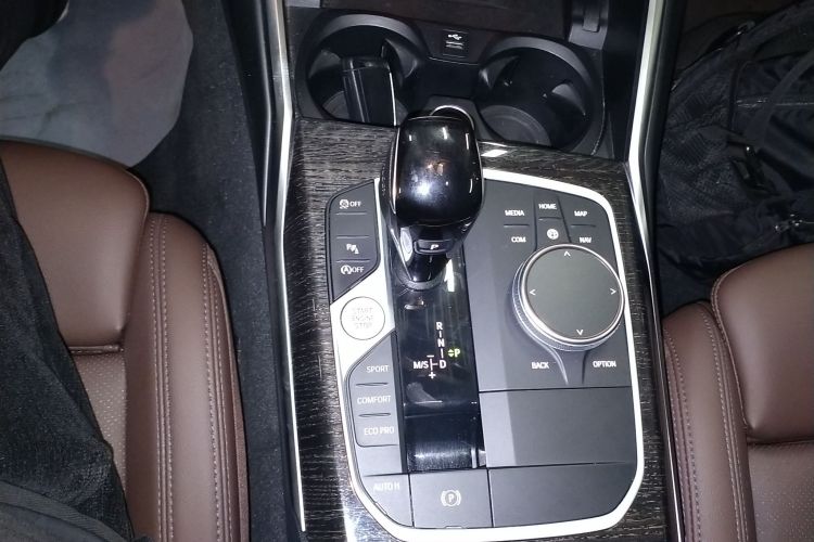 宝马3系 2022款 改款 325Li M运动套装中控内饰18