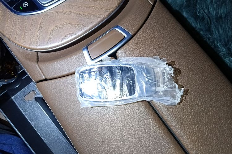 奔驰E级 2023款 改款 E 300 L 时尚型中控内饰7001