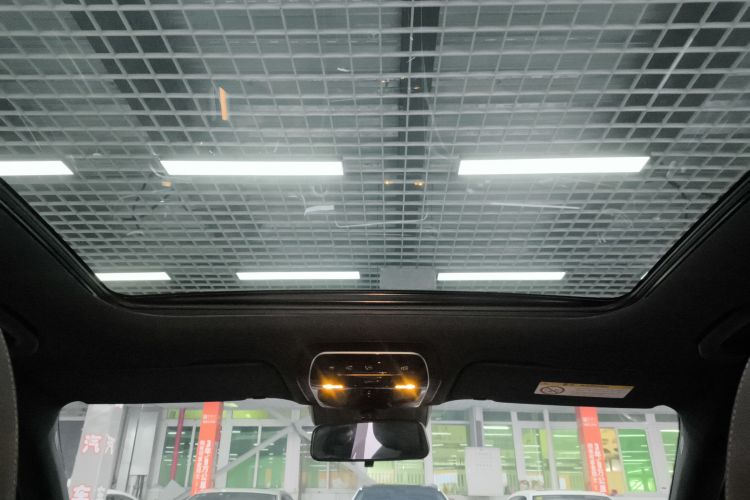 奔驰C级新能源 2024款 改款三 C 350 eL中控内饰22