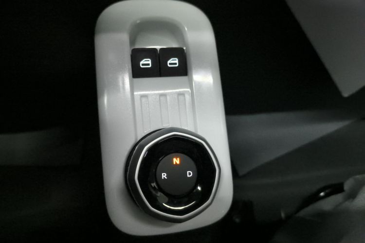 吉利银河 2025款 210km 熊猫卡丁中控内饰18