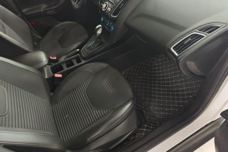 福特 福克斯 2018款 两厢经典 1.6L 自动风尚型智行版局部细节41