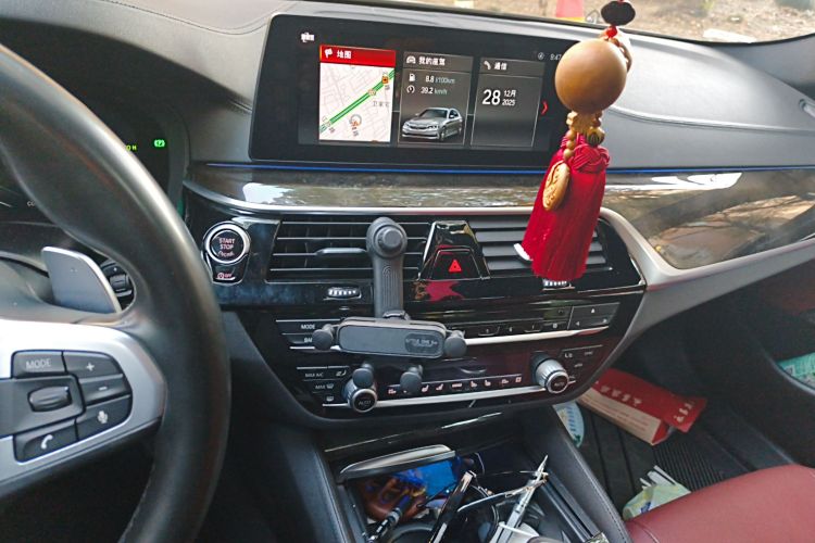 宝马5系 2018款 改款 530Li 尊享型 M运动套装中控内饰16