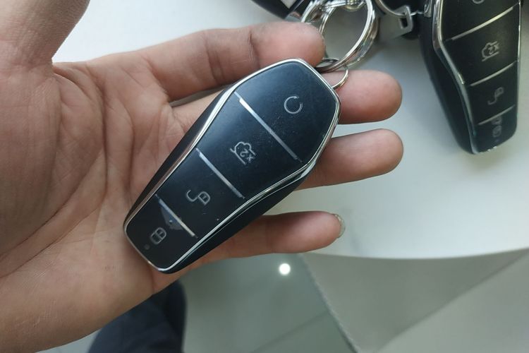 比亚迪 汉L 2025款 DM-p 四驱激光雷达旗舰型中控内饰11