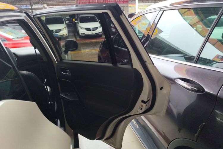 广汽传祺 传祺GS4 2017款 235T 自动两驱豪华智联版中控内饰45