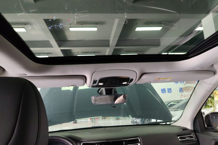 Jeep 大指挥官 2020款 2.0T 两驱精英版中控内饰22