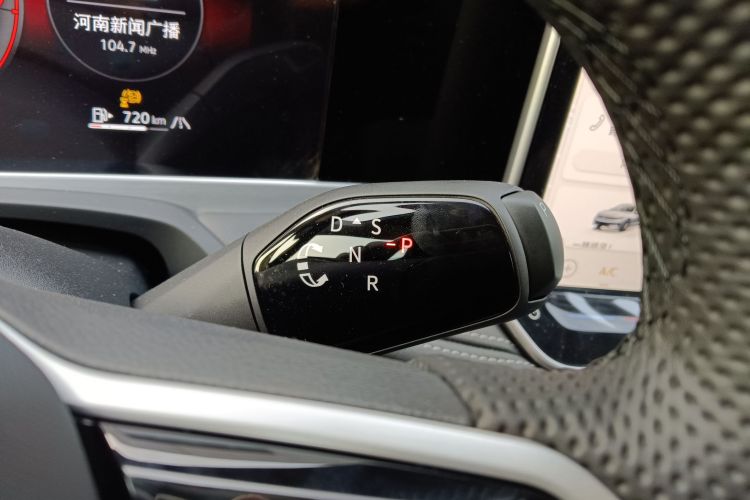 大众 迈腾 2024款  300TSI DSG尊享版显眼包中控内饰18