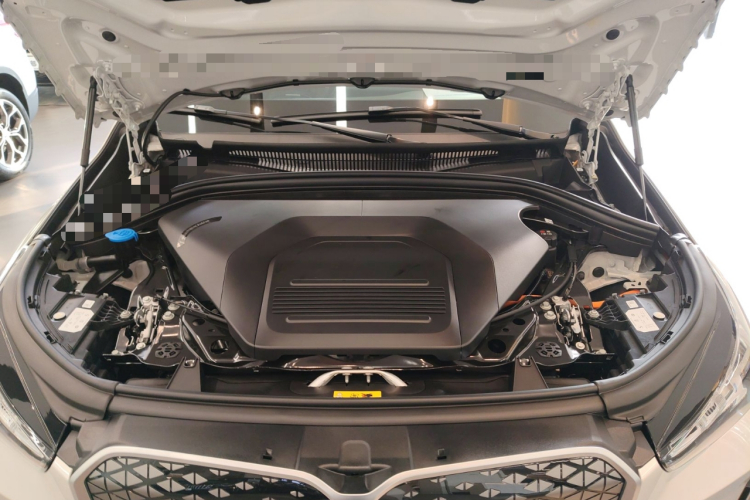宝马iX1 2023款 eDrive25L X设计套装机舱底盘24