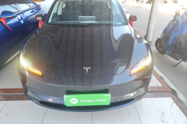 特斯拉 Model 3 2025款 后轮驱动版车身外观2
