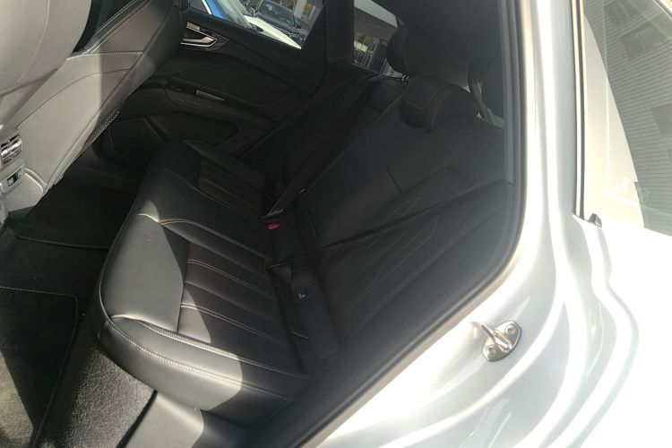 奥迪Q4 e-tron 2024款 40 e-tron 创境版中控内饰21