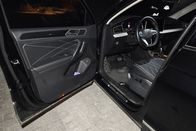 大众 途观L 2025款 出众款 300TSI 自动两驱龙腾版中控内饰20