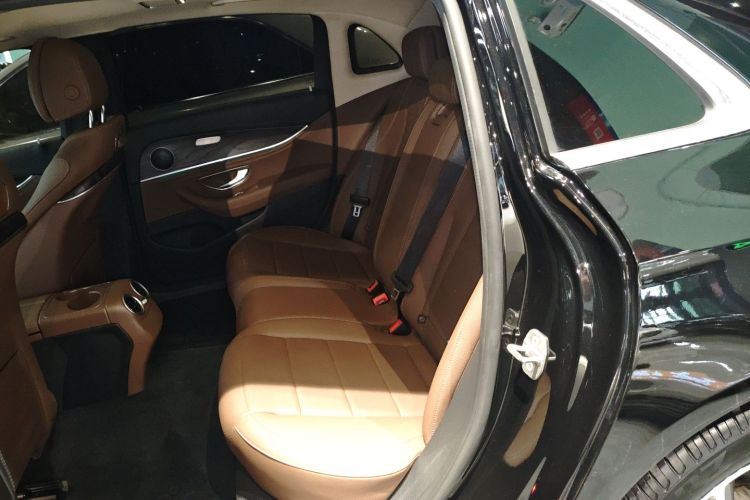 奔驰E级 2020款 改款 E 300 L 运动时尚型中控内饰21