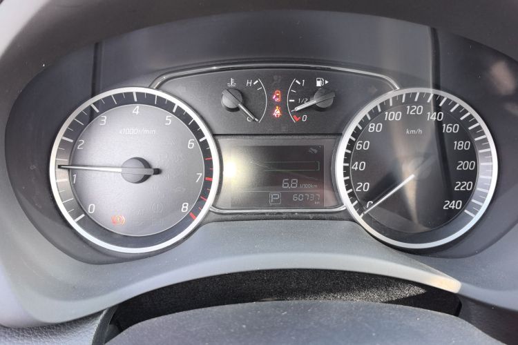 日产 轩逸 2019款 经典 1.6XL CVT豪华版中控内饰14