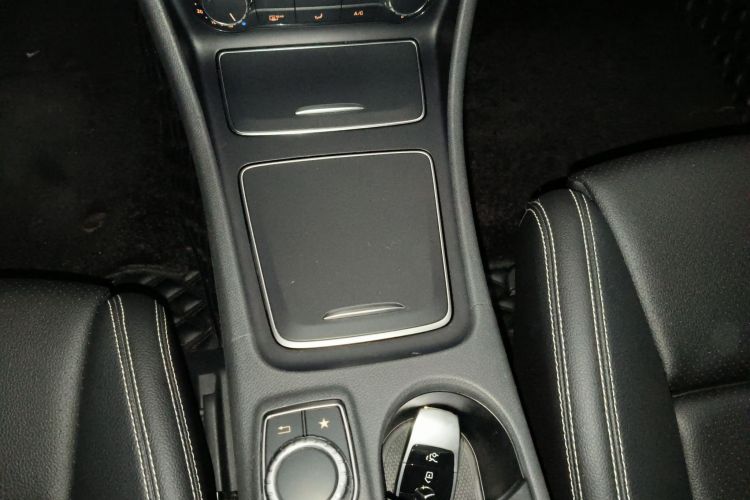 奔驰GLA 2017款 GLA 200 时尚型中控内饰18