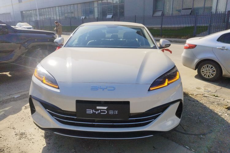 比亚迪 海豹06新能源 2026款 DM-i 超享版 128KM豪华版车身外观2