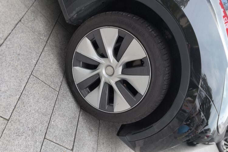 特斯拉 Model Y 2022款 改款 后轮驱动版车身外观10