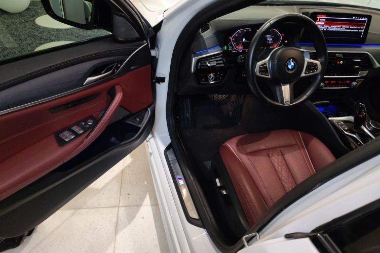 宝马5系 2021款 530Li 领先型 M运动套装中控内饰20