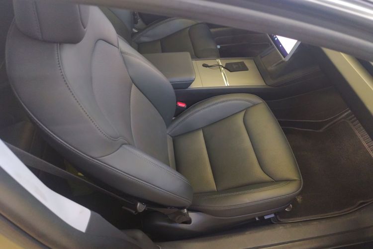 特斯拉 Model 3 2023款 后轮驱动版局部细节41