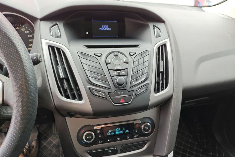 福特 福克斯 2012款 两厢 1.6L 手动风尚型局部细节16