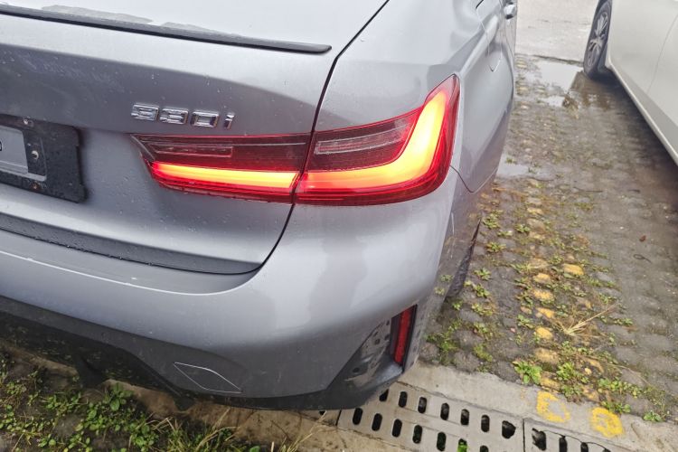 宝马3系 2023款 330i M运动曜夜套装车身外观6006