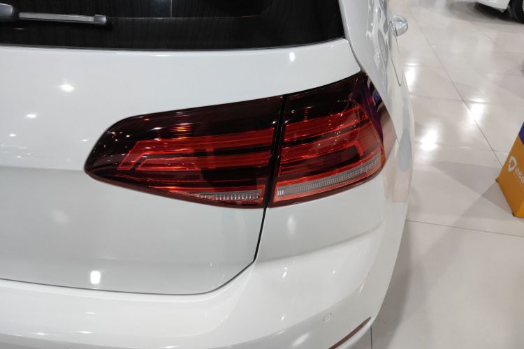 大众 高尔夫 2018款 230TSI 自动舒适型车身外观9