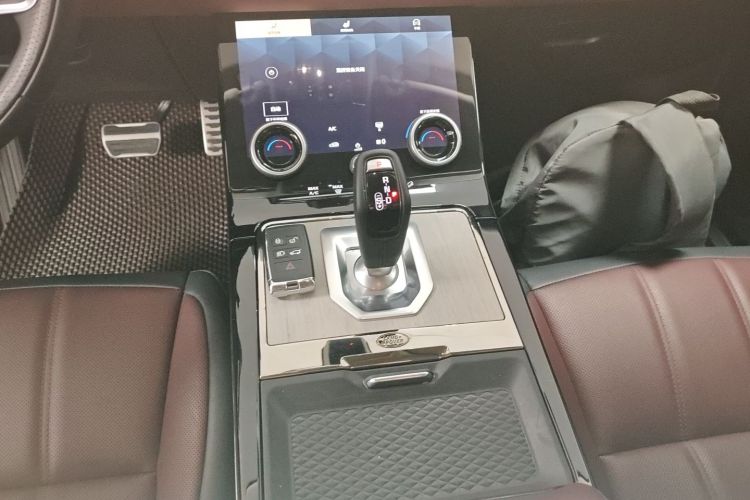 路虎 揽胜极光 2023款 极光L 249PS 豪华版中控内饰18