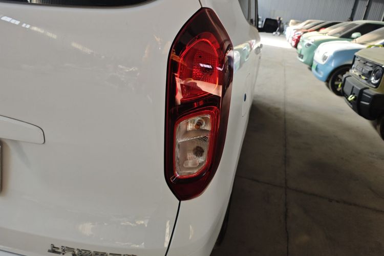 五菱汽车 五菱宏光新能源 2025款 增程式混动 50KM 舒适型车身外观6006