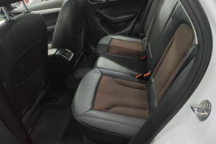 奥迪Q3 2018款 30周年年型 35 TFSI 时尚型中控内饰21