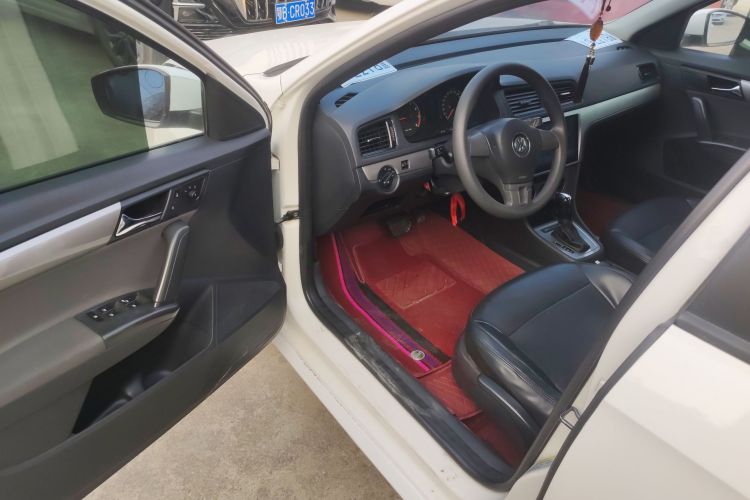 大众 朗行 2013款 1.6L 自动风尚型中控内饰20