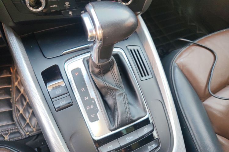 奥迪Q5 2016款 40 TFSI 技术型中控内饰18