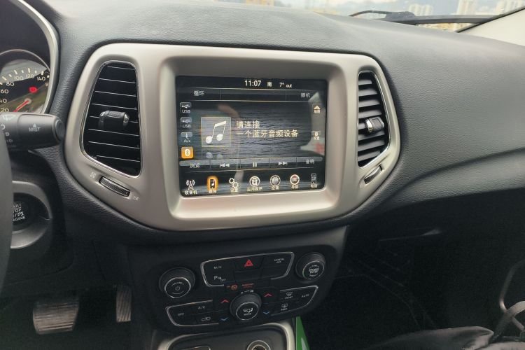 Jeep 指南者 2017款 200T 自动家享版中控内饰16