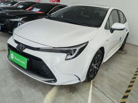 丰田 雷凌 2024款 智能电混双擎 1.8L 豪华版
