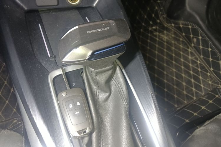 雪佛兰 科鲁泽 2023款 1.3T 轻混自动尊享版中控内饰18