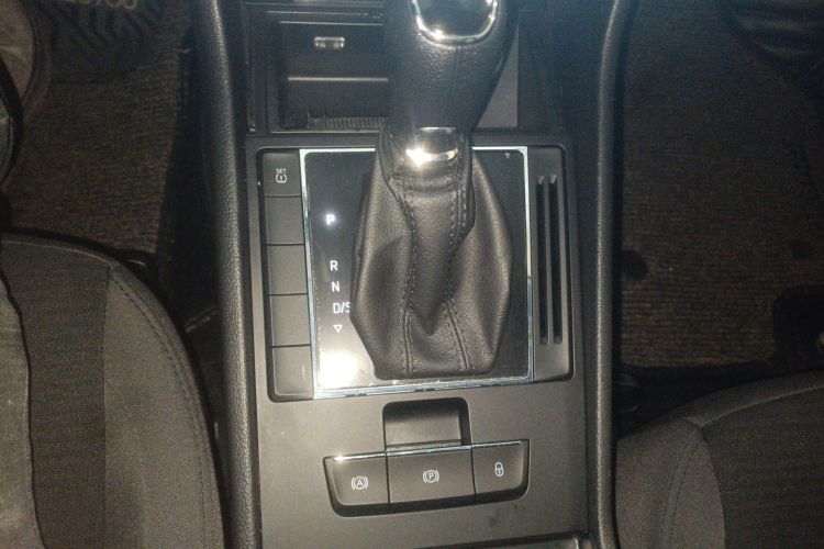 斯柯达 速派 2016款 TSI280 DSG前行版中控内饰18