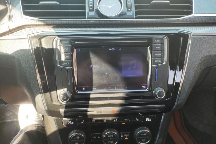 大众 帕萨特 2016款 330TSI DSG御尊版中控内饰16