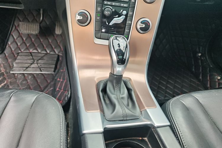 沃尔沃XC60 2017款 T5 智行升级版中控内饰18