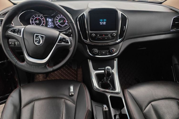 宝骏560 2016款 1.5T 手动豪华型中控内饰12