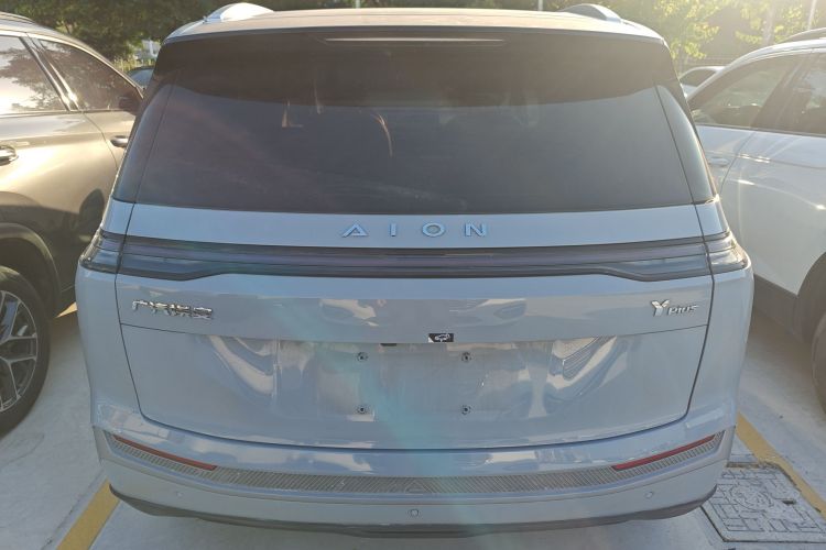 埃安 AION Y 2023款 Plus 510 乐享版车身外观6