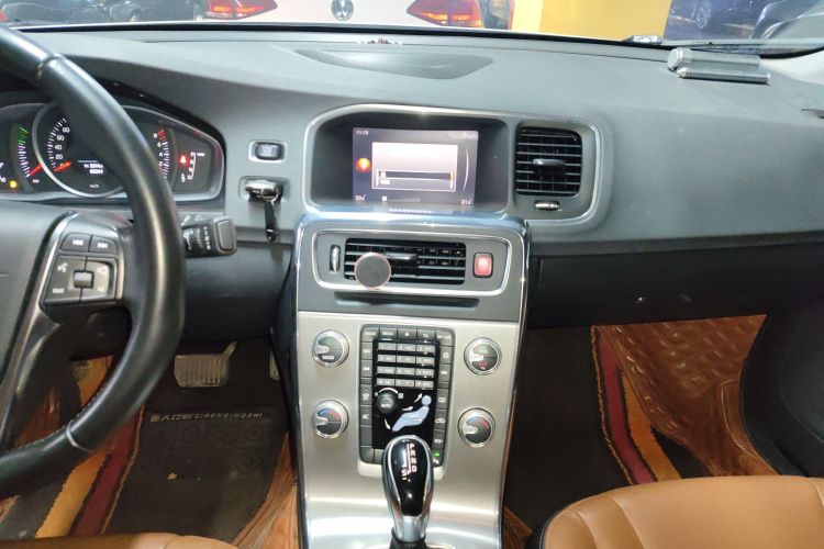 沃尔沃S60 2019款 S60L 改款 T5 智进进阶版中控内饰16