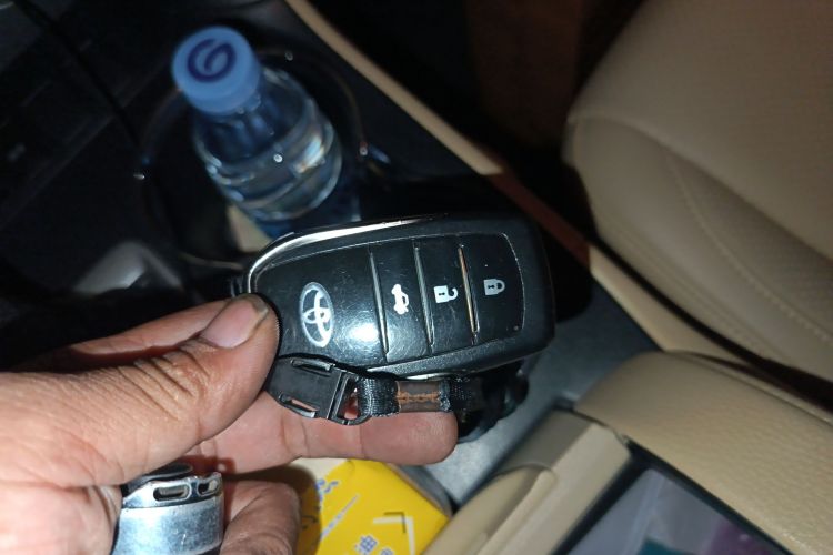 丰田 汉兰达 2015款 2.0T 两驱精英版 7座中控内饰11